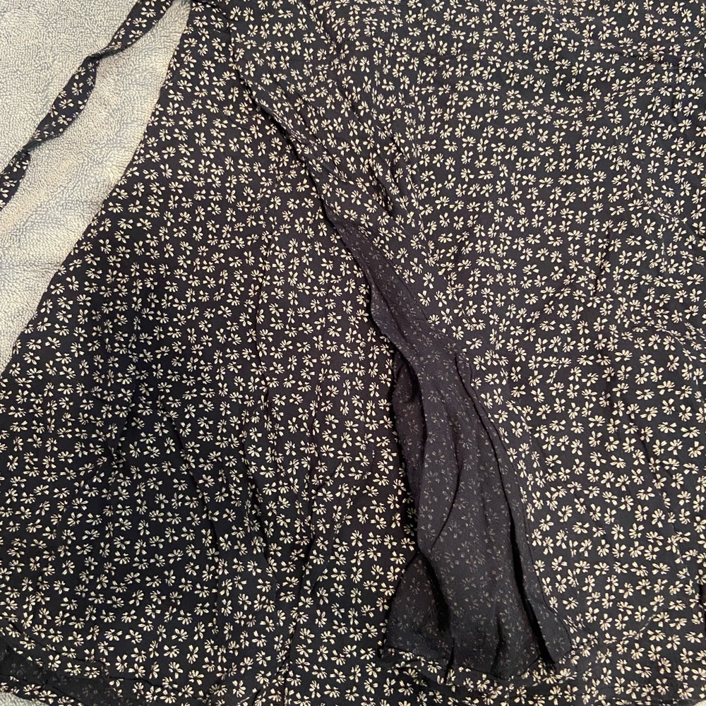 Brandy Melville genevive wrap skirt - Picture 4 of 6